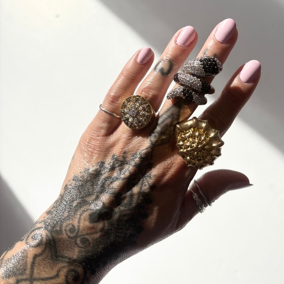 Noir NYC heavenly ornaments gold plated ring - Picture 3 of 5